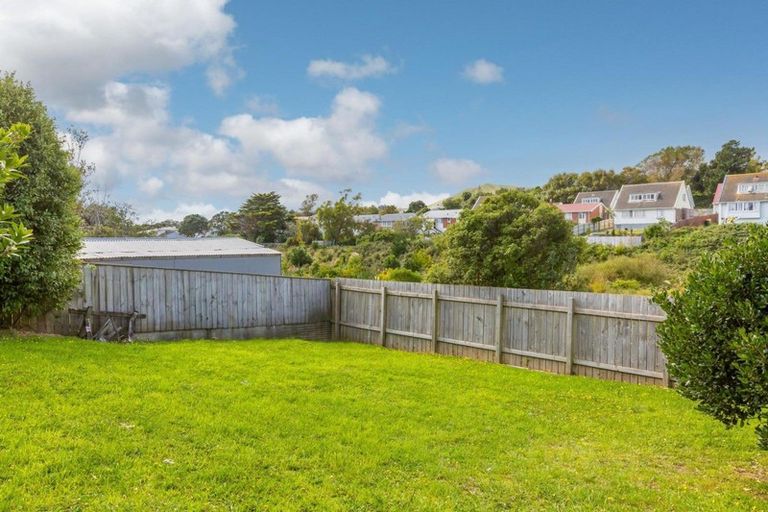 Photo of property in 136 Driver Crescent, Cannons Creek, Porirua, 5024
