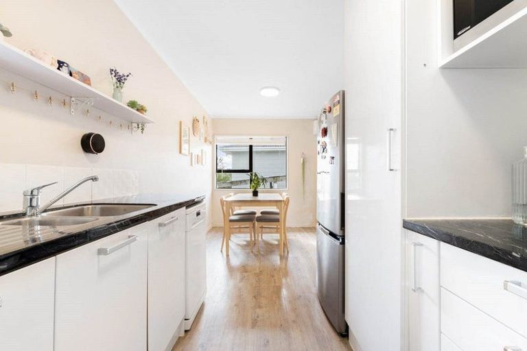 Photo of property in 2/12 Benchmark Drive, Massey, Auckland, 0614