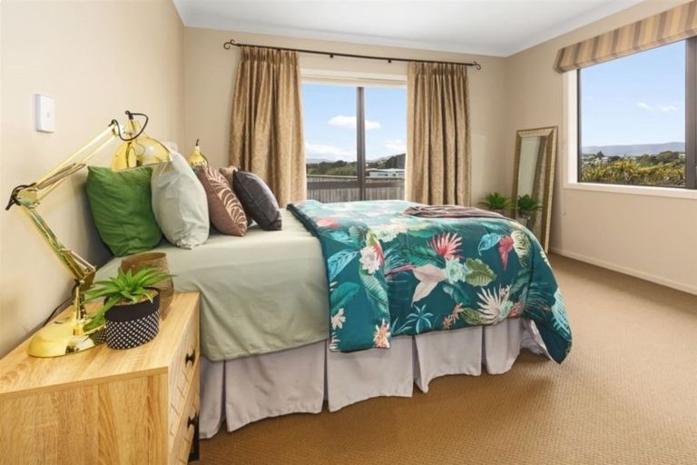 Photo of property in 8 Aoraki Rise, Aotea, Porirua, 5024