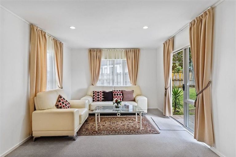 Photo of property in 51 Barbados Drive, Unsworth Heights, Auckland, 0632