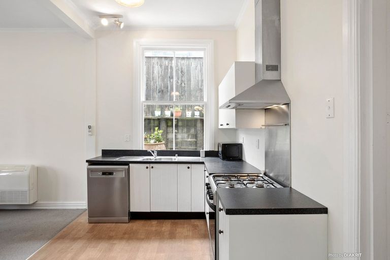 Photo of property in 10 Essex Street, Aro Valley, Wellington, 6021