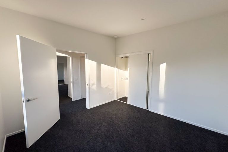 Photo of property in 4 Black Rock Road, Newlands, Wellington, 6037