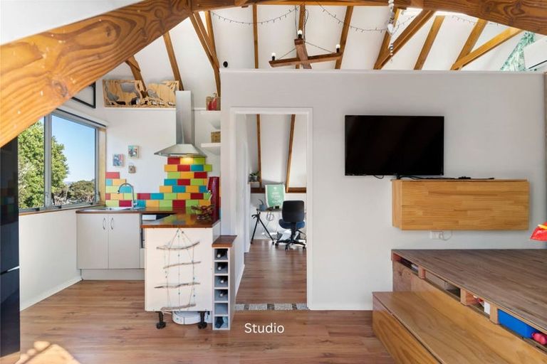 Photo of property in 36 Houston Place, Bayview, Auckland, 0629