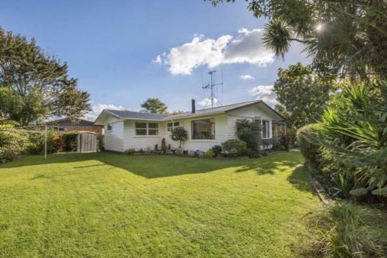 Photo of property in 13 Parkdale Place, Glenview, Hamilton, 3206