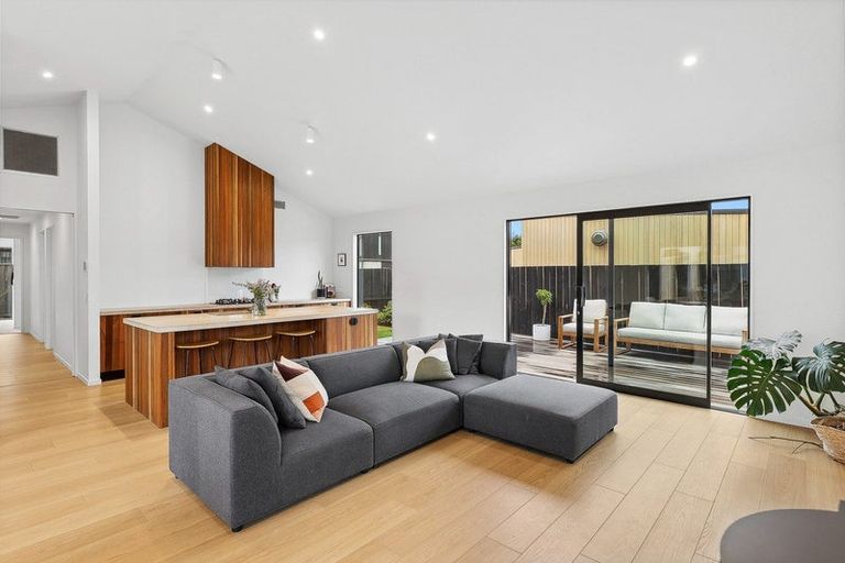 Photo of property in 12 Cleland Close, Wanaka, 9382