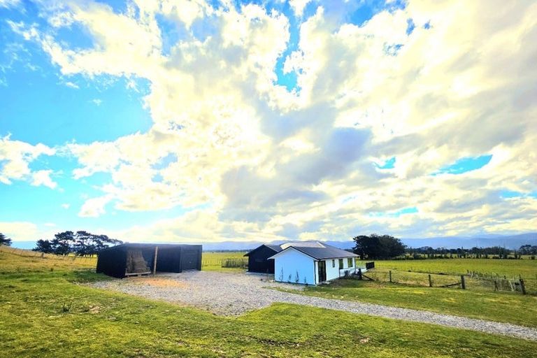 Photo of property in 290 Te Maire Road, Kahutara, Featherston, 5771