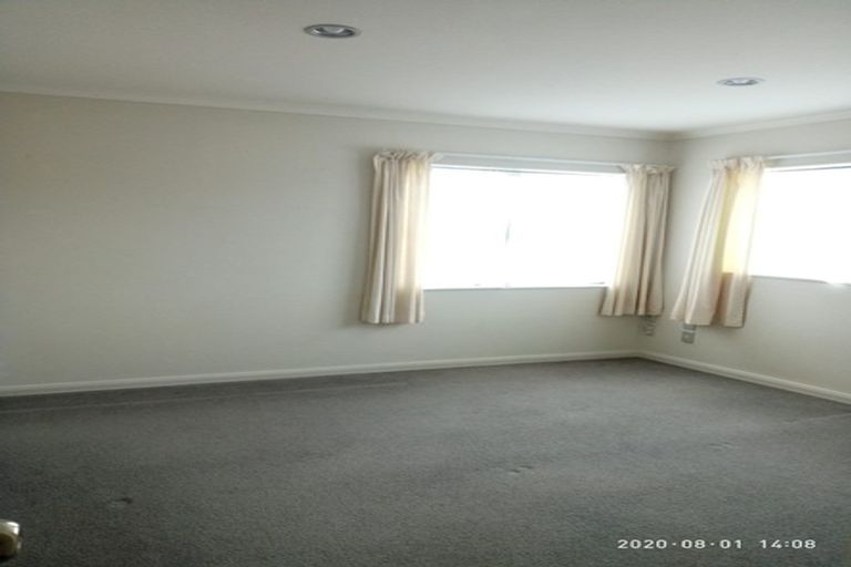 Photo of property in 4 Cityview Place, Massey, Auckland, 0614