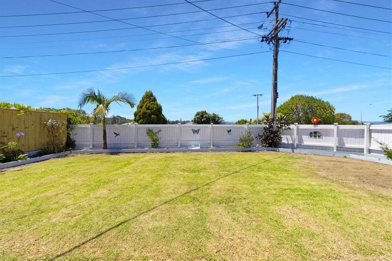 Photo of property in 80a Don Buck Road, Massey, Auckland, 0614