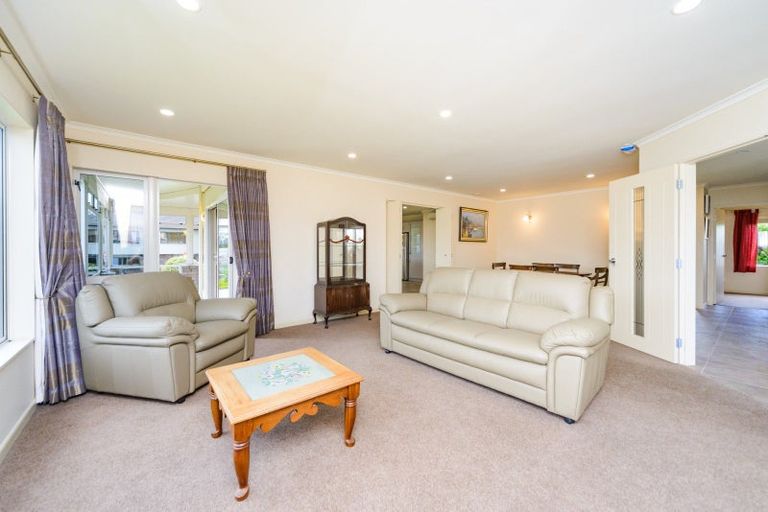 Photo of property in 1 Silkwood Place, Fitzherbert, Palmerston North, 4410