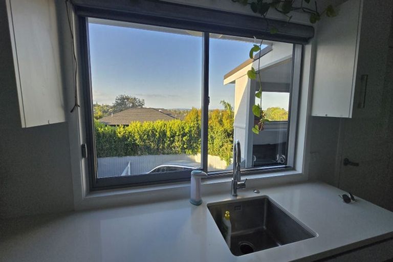 Photo of property in 63 Carlisle Road, Torbay, Auckland, 0630