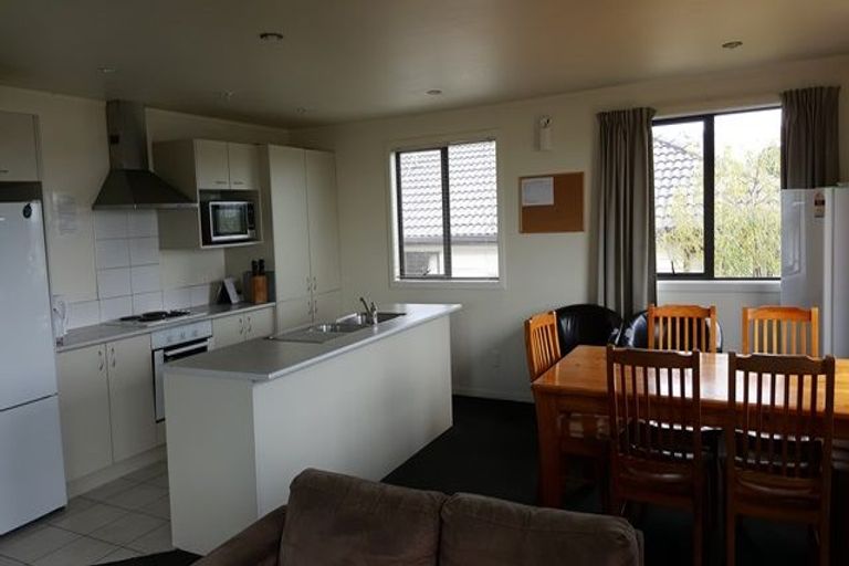 Photo of property in 8b Schnapper Rock Road, Schnapper Rock, Auckland, 0632