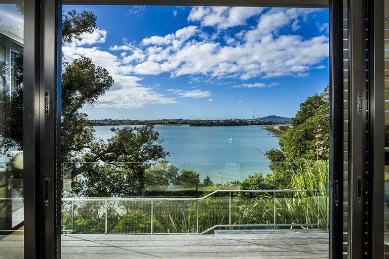 Photo of property in 10a First Avenue, Stanley Point, Auckland, 0624