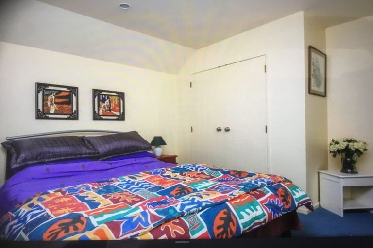 Photo of property in 6 Gresford Place, Churton Park, Wellington, 6037