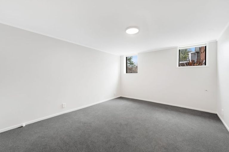 Photo of property in 194 Don Buck Road, Massey, Auckland, 0614