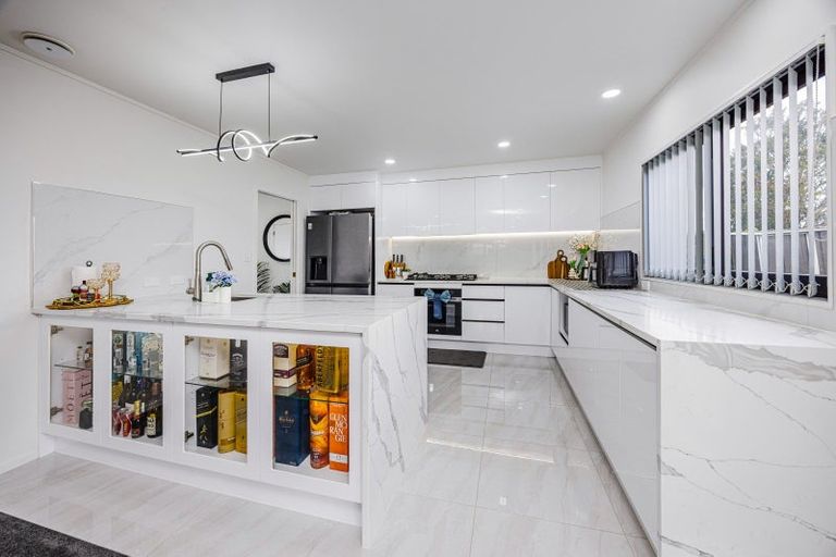Photo of property in 2/102 Forrest Hill Road, Forrest Hill, Auckland, 0620