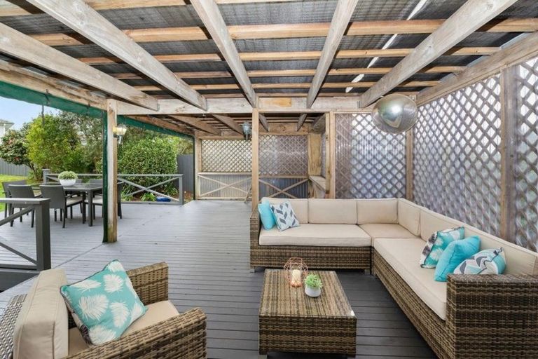 Photo of property in 9 Moxham Grove, Massey, Auckland, 0614