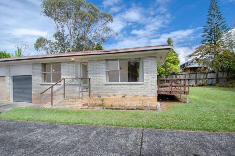 Photo of property in 1/14 Battle Place, Glenfield, Auckland, 0629