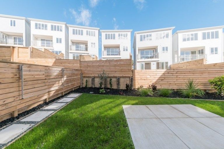 Photo of property in 22 Fernly Rise, Flat Bush, Auckland, 2019