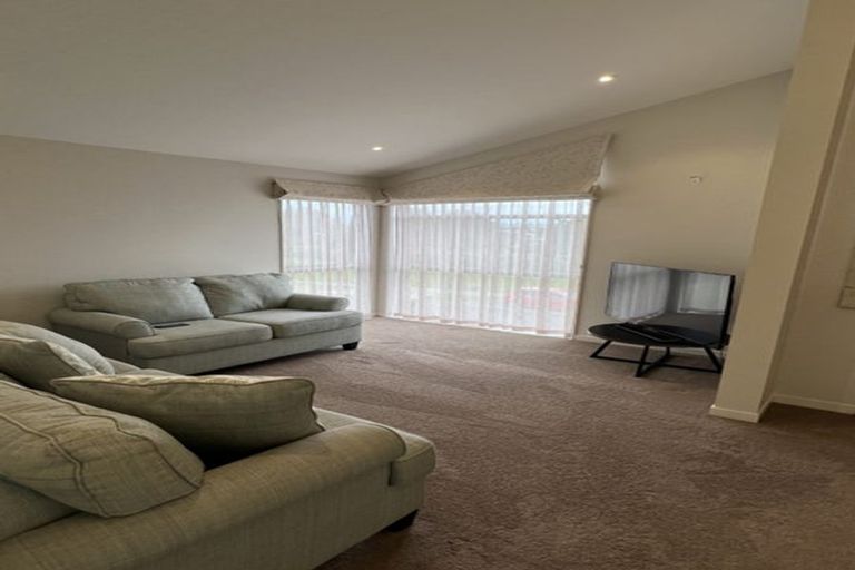 Photo of property in 10 Fjord Way, Karaka, Papakura, 2113