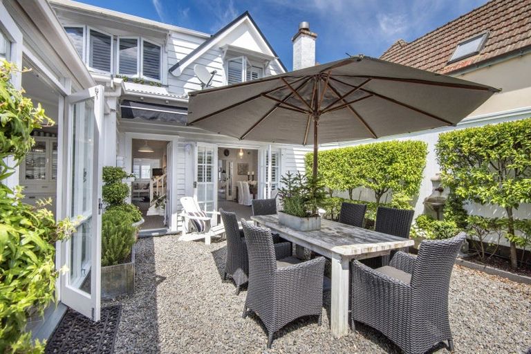 Photo of property in 10 Queens Parade, Devonport, Auckland, 0624