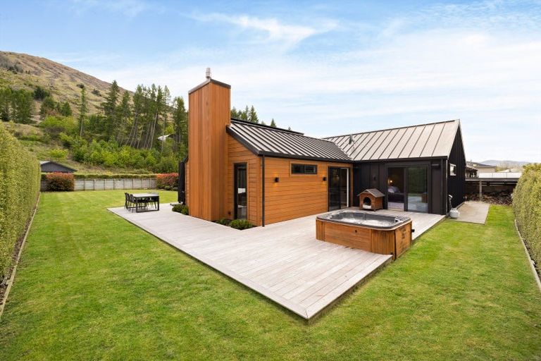 Photo of property in 7 Morepork Way, Arthurs Point, Queenstown, 9371