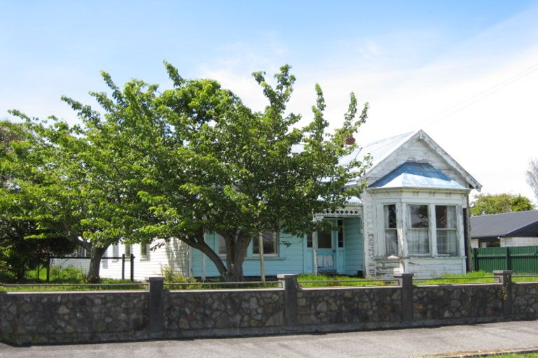 Photo of property in 9 Queen Street, Westport, 7825