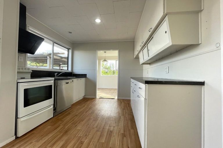 Photo of property in 14 Kereru Place, Half Moon Bay, Auckland, 2012