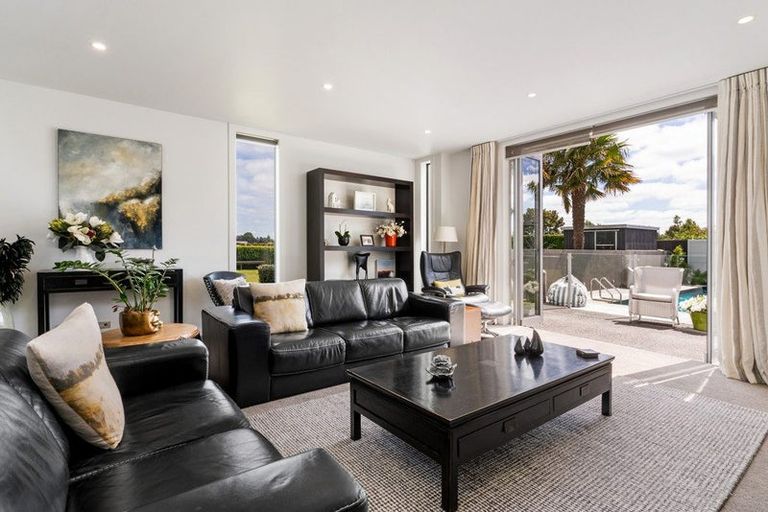 Photo of property in 4 Leabridge Mews, Harewood, Christchurch, 8051