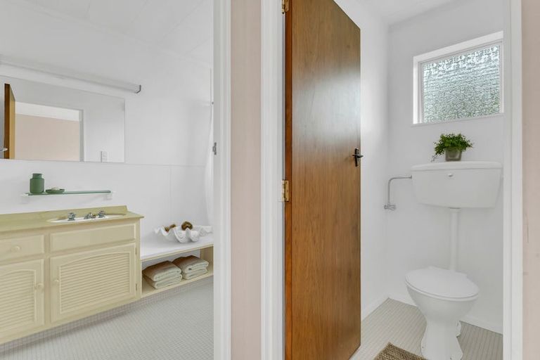 Photo of property in 3b Hunter Place, Merrilands, New Plymouth, 4312