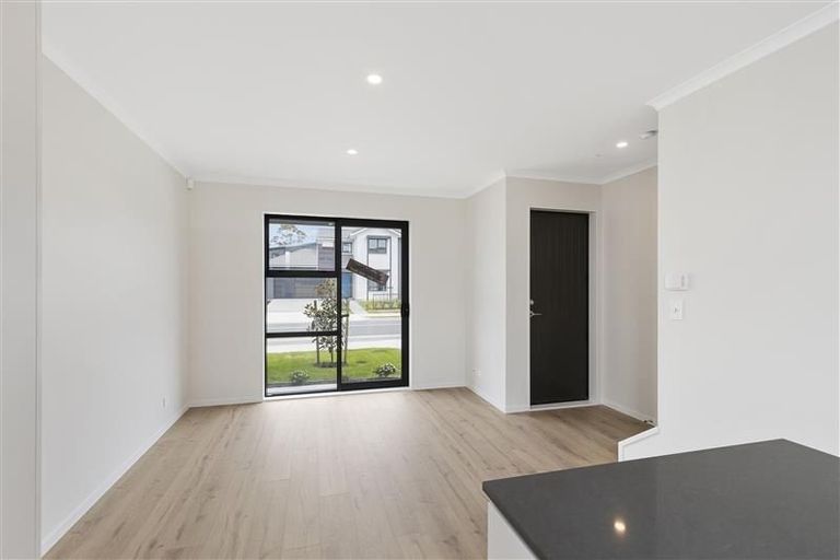 Photo of property in 16 Vincent Mcgrath Crescent, Swanson, Auckland, 0614