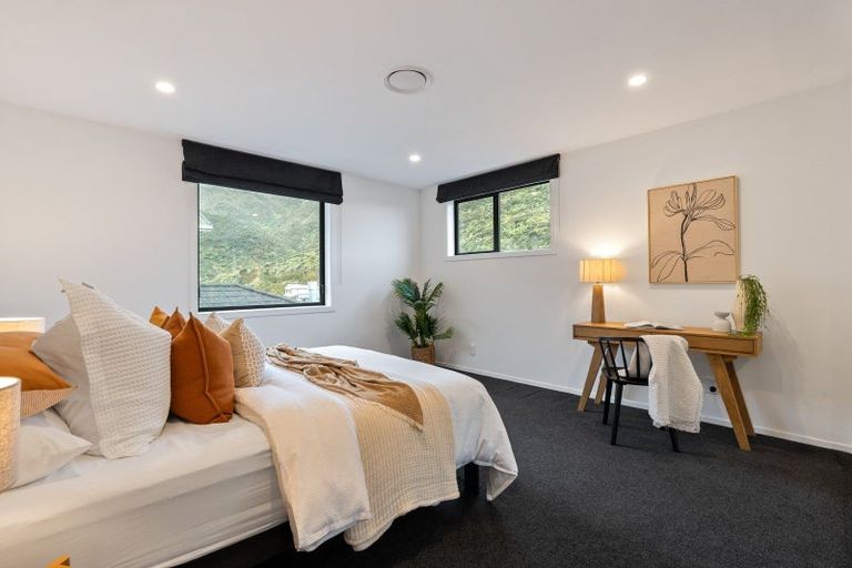 Photo of property in 5 Riroriro Close, Crofton Downs, Wellington, 6035