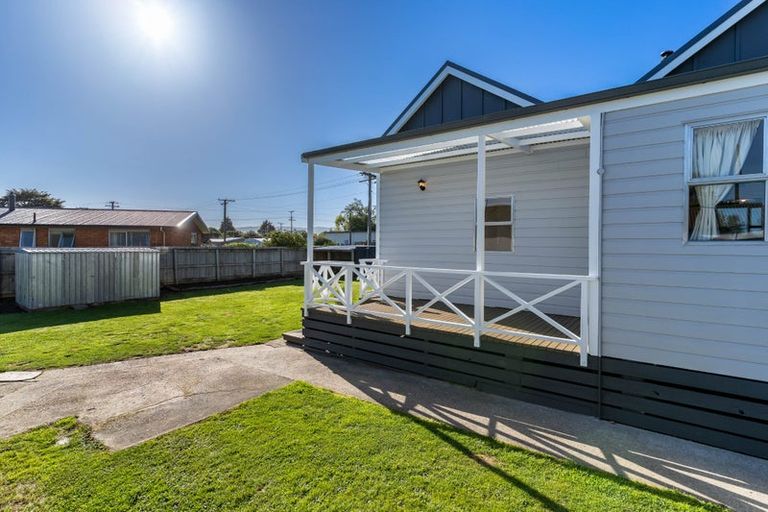 Photo of property in 2 Queen Street, Milton, 9220