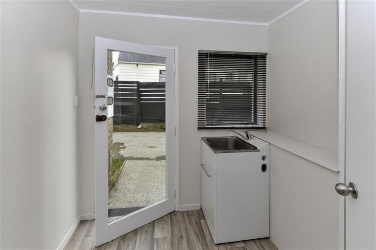 Photo of property in 4 Kopara Place, Clendon Park, Auckland, 2103