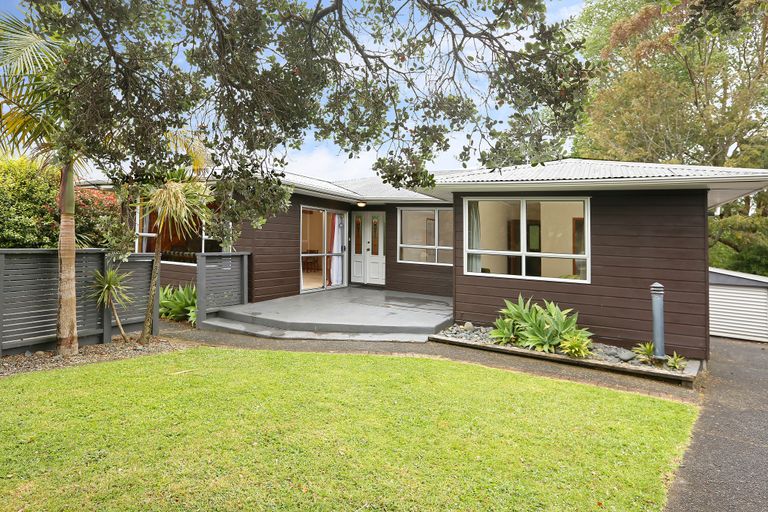 Photo of property in 49 Cron Avenue, Te Atatu South, Auckland, 0610