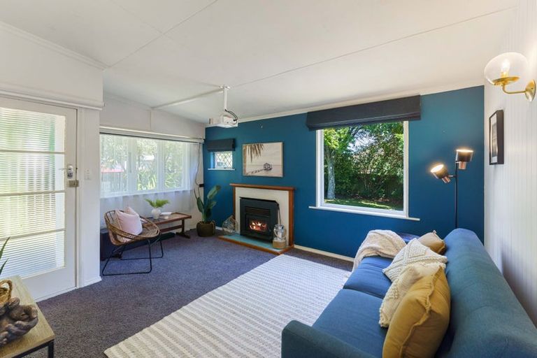 Photo of property in 8 Winara Avenue, Waikanae, 5036