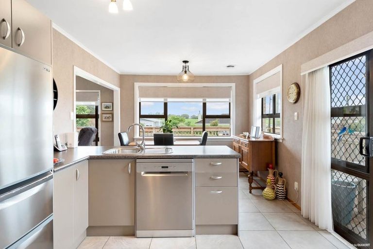 Photo of property in 5 Booth Crescent, Tuakau, 2121