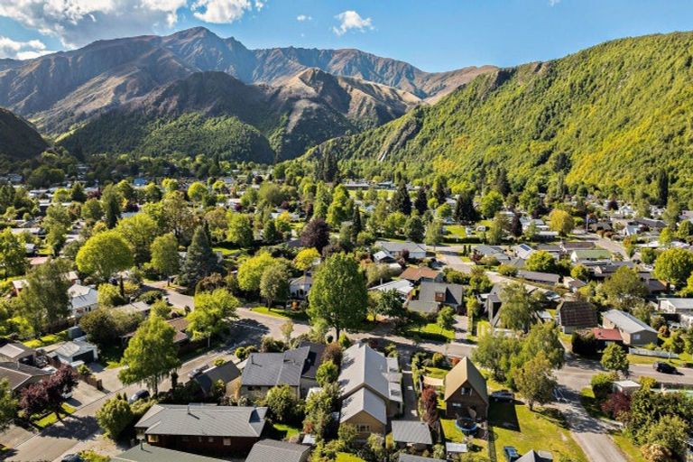 Photo of property in 62 Adamson Drive, Arrowtown, 9302