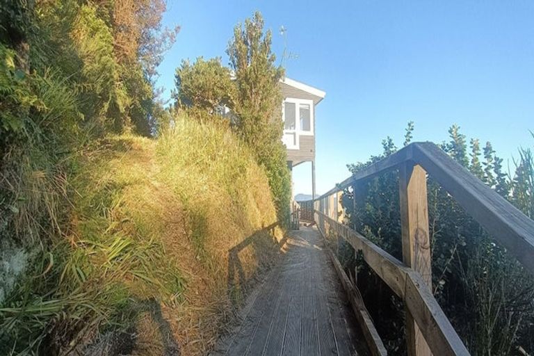 Photo of property in 120 Nicholson Road, Khandallah, Wellington, 6035