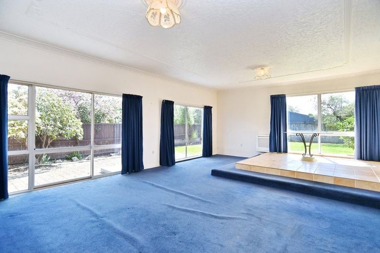 Photo of property in 55 Winters Road, Redwood, Christchurch, 8051