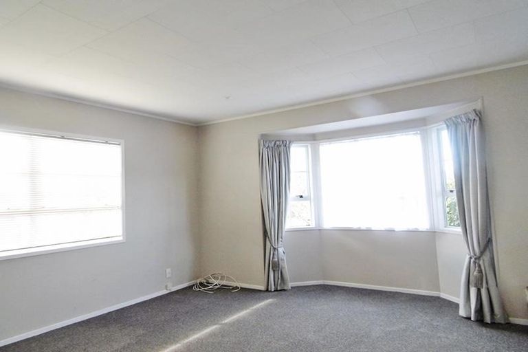 Photo of property in 2 Barbados Drive, Unsworth Heights, Auckland, 0632