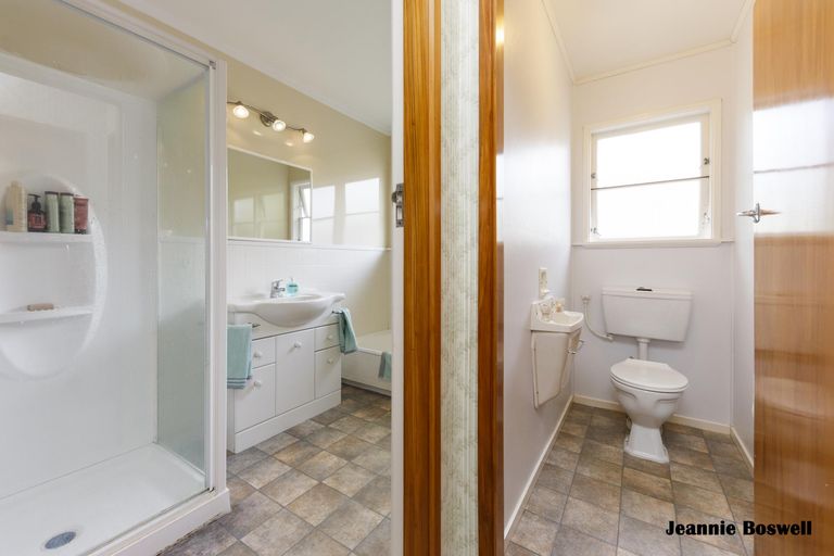 Photo of property in 43 Elmira Avenue, Hokowhitu, Palmerston North, 4410