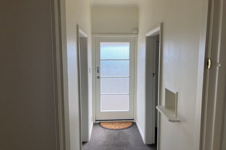 Photo of property in 98a Northland Road, Northland, Wellington, 6012