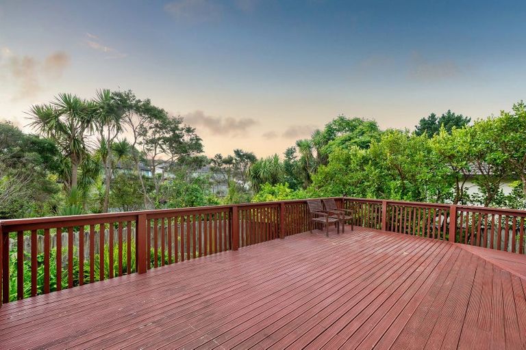 Photo of property in 16 Crimson Park, Oteha, Auckland, 0632