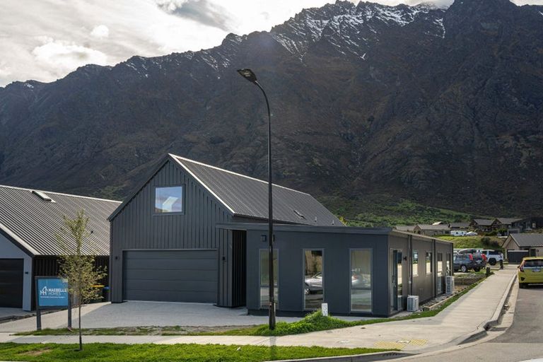 Photo of property in 33 Forage Road, Jacks Point, 9371