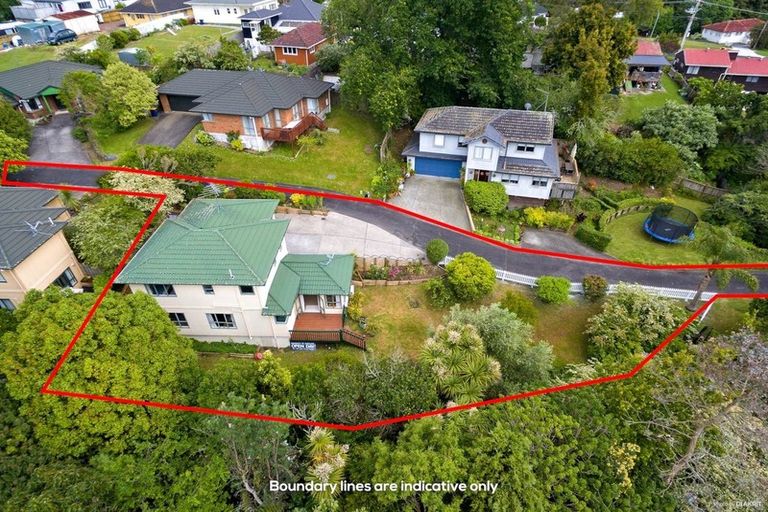 Photo of property in 15 Ryehill Close, New Lynn, Auckland, 0600