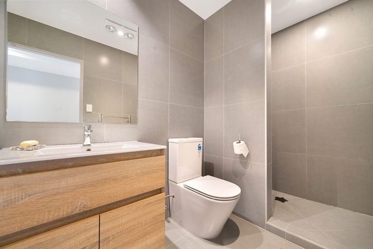 Photo of property in 2/11 Scanlen Terrace, Kelston, Auckland, 0602