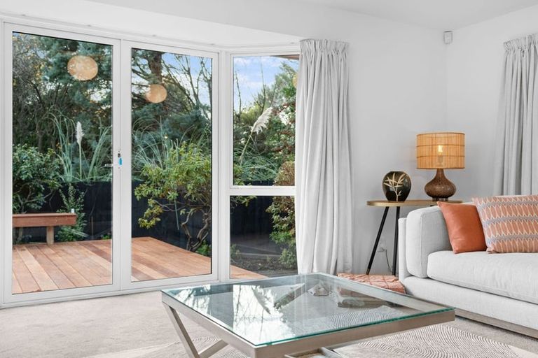 Photo of property in 2/216 Grahams Road, Burnside, Christchurch, 8053