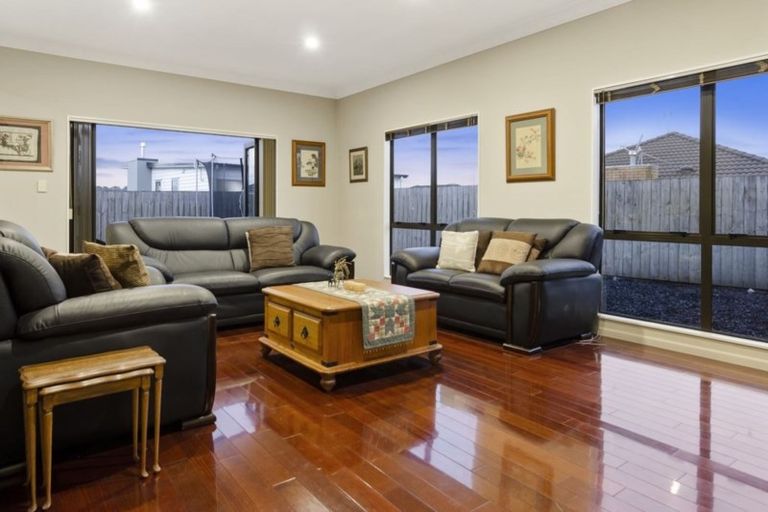 Photo of property in 53 Medallion Drive, Oteha, Auckland, 0632