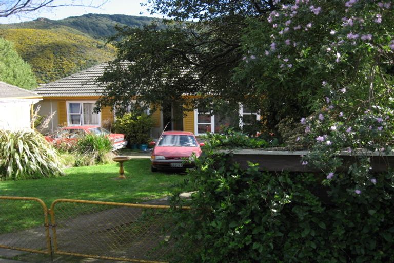 Photo of property in 90 Coast Road, Wainuiomata, Lower Hutt, 5014