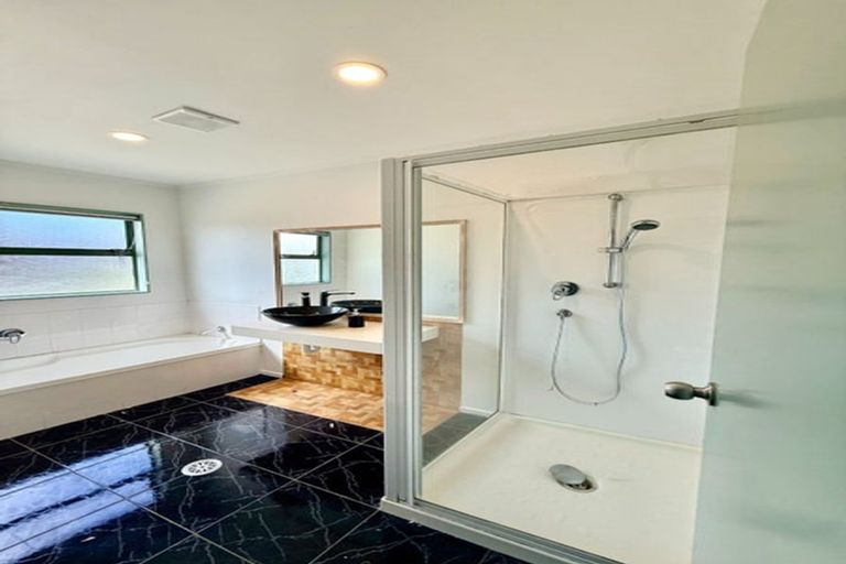 Photo of property in 81a Golf Road, New Lynn, Auckland, 0600